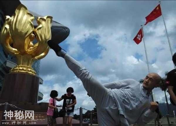 武僧一龙三战播求后或选择退役，终结宿敌历史地位超越李小龙-10.jpg