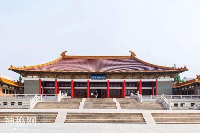 清康熙有一件万寿纹尊，上面写同一个字，但数量估计无法查清-7.jpg