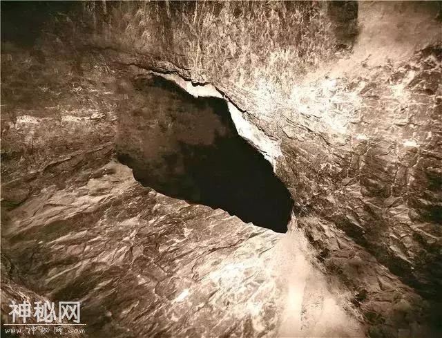工程兵开凿隧道炸出千年古墓，出土1万多件绝世珍品-2.jpg