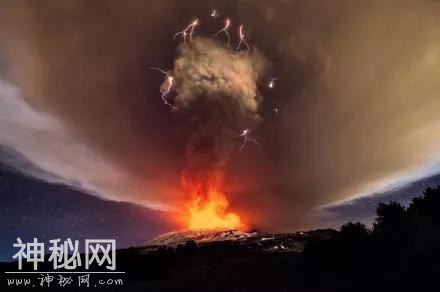 西西里岛火山熔岩像凤凰，那些神奇的自然现象，你都了解多少？-2.jpg