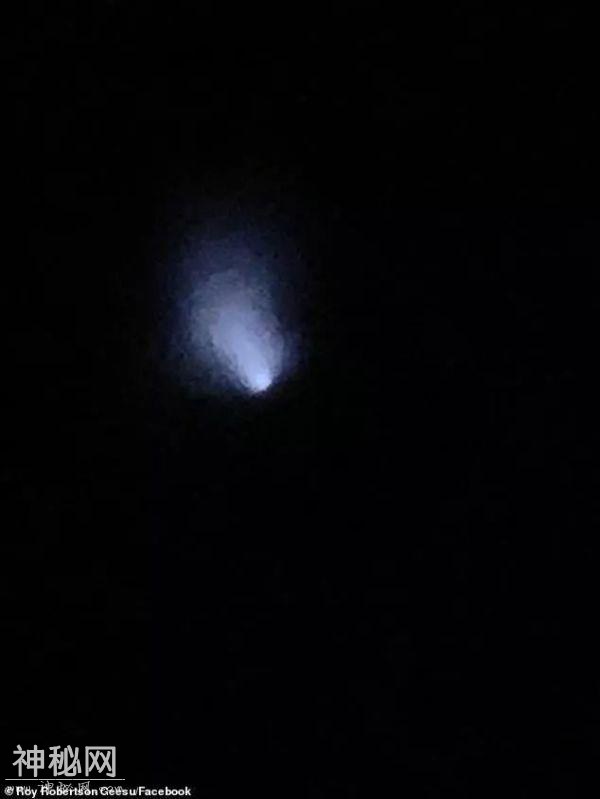 昨夜划过澳洲上空的神秘闪电！是来自UFO的“召唤”吗-3.jpg