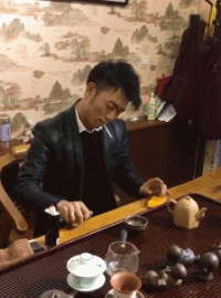 搞笑GIF：妹子以后再也不敢用这个姿势了-9.jpg