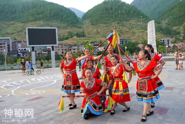 成都边上藏了个“地质天书、旷世幽谷”是不输张家界的天然大峡谷-34.jpg