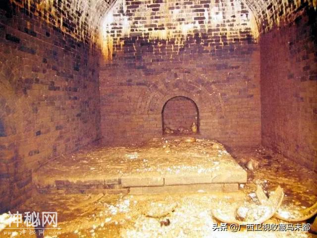 泡水的古墓挖出两块孤品金砖，但它背后的爱情才是无价之宝-2.jpg