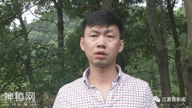 江夏一市民在环山路徒步时，发现一只野生动物，刚开始他以为是一只兔子...-8.jpg