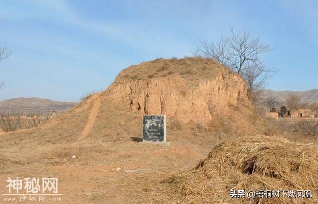 盗墓者深夜炸太监墓，惊动村民被吓逃，考古跟进发现最有价值文物-3.jpg