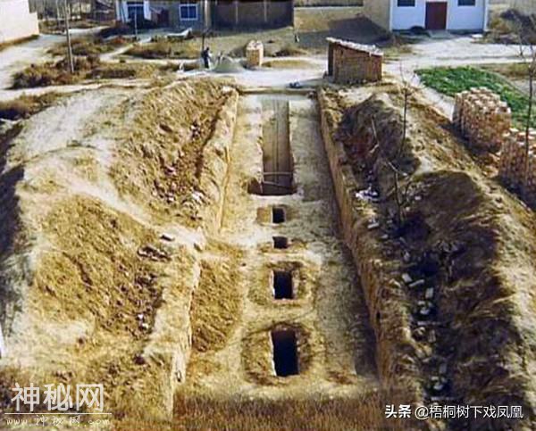 盗墓者深夜炸太监墓，惊动村民被吓逃，考古跟进发现最有价值文物-9.jpg