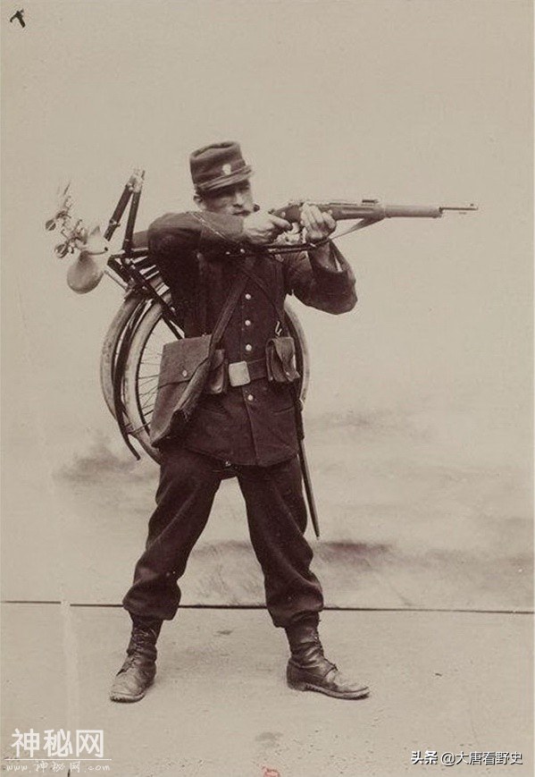 老照片，1890年骑自行车的法国侦察兵-8.jpg