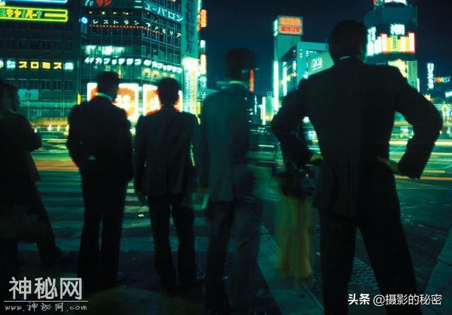 如何拍出超酷的未来科幻风？赛博朋克摄影技巧-8.jpg