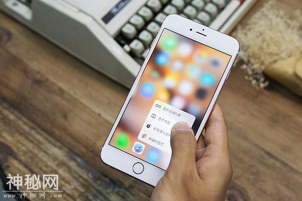 iPhone用户忠诚度再降，为什么很多人还要继续使用iPhone？-1.jpg