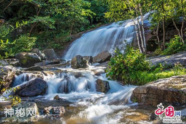 盛夏去雾灵山避暑 在绿水青山中健康养生-2.jpg