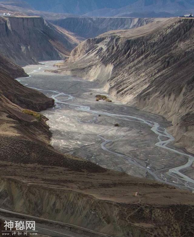 地质奇观--天山山脉中的大峡谷-7.jpg