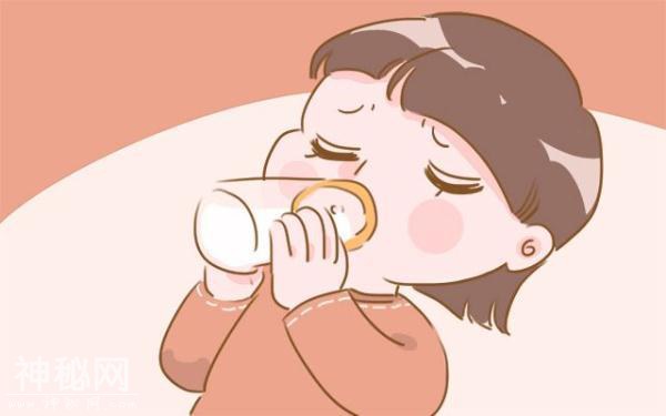 这4种错误的冲奶粉方式，宝宝越吃身体越差，中1个就要改-2.jpg