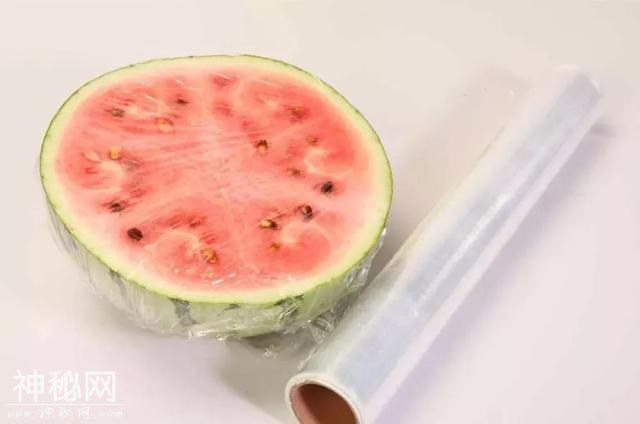西瓜包上保鲜膜细菌增10倍？相当于给细菌造“豪宅”？-3.jpg