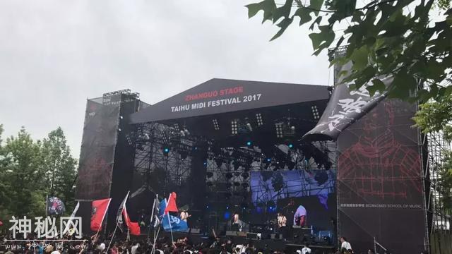 「故事」成年人的叛逆：趁醉酒当面骂了所有领导，第二天假装失忆-2.jpg