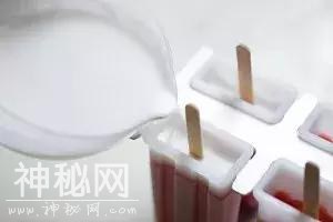 西瓜包保鲜膜细菌增10倍？！那吃不完的西瓜该怎么办……-11.jpg