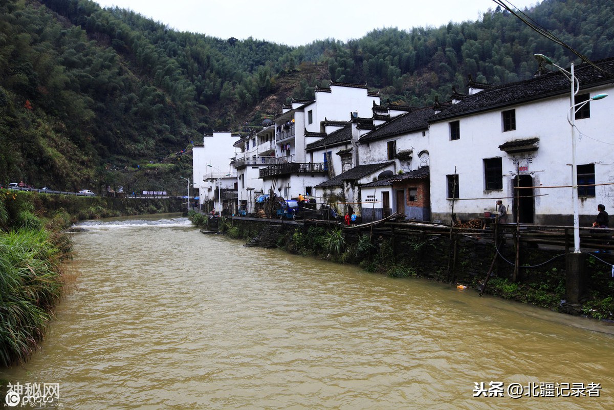 800多年的古村落历史上属于安徽，现在属于江西，堪称“八卦村”-2.jpg