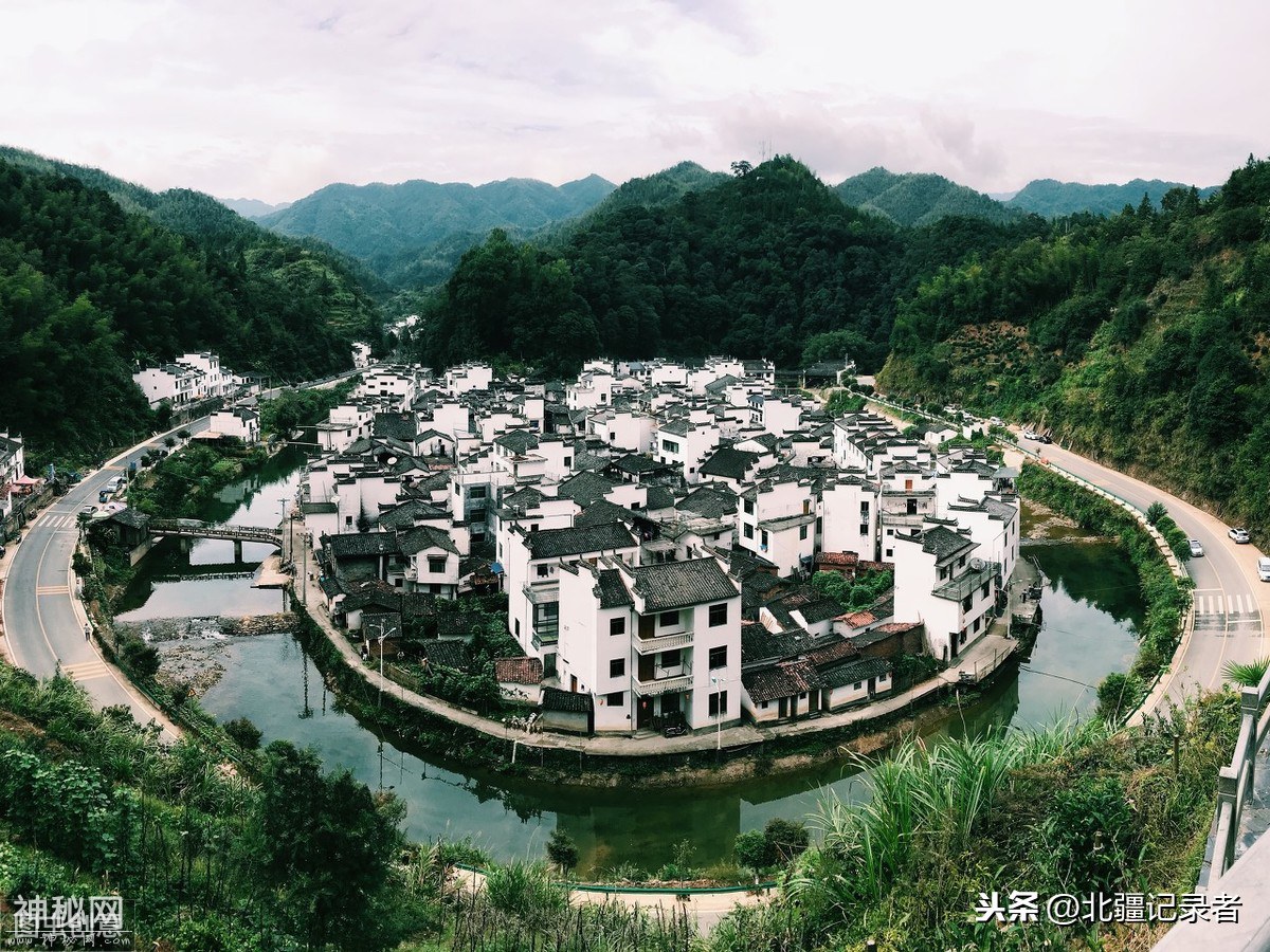 800多年的古村落历史上属于安徽，现在属于江西，堪称“八卦村”-1.jpg