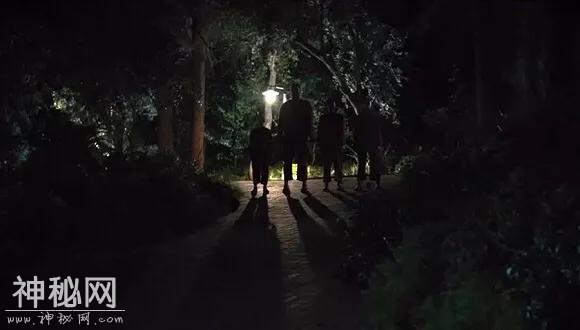 一群和我们长的一样的人要杀死我们！这恐怖片真吓到我了-3.jpg