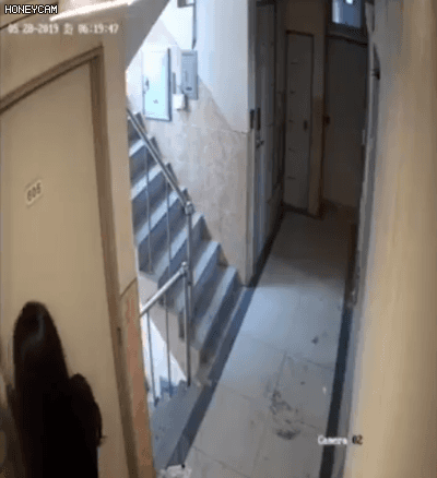 「不寒而栗」几个关于独居女孩的真实恐怖故事……-5.jpg