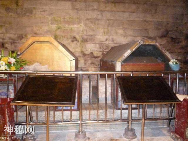 同治帝和皇后共葬惠陵，百年后，盗墓贼打开地宫发现神奇一幕-11.jpg