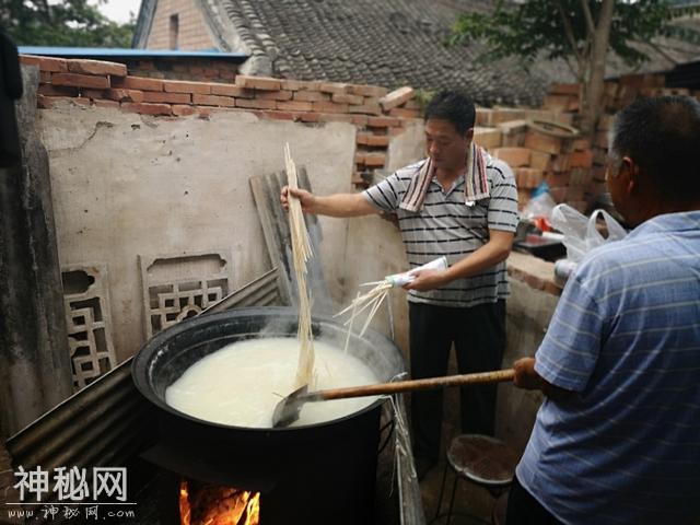 农村葬礼晚饭吃捞面条，和你们那里的风俗一样吗 ？-8.jpg