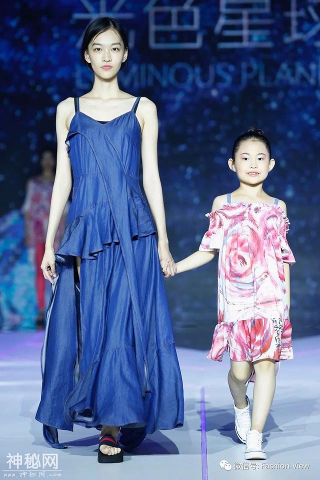 “童装课·光色星球——2020海派儿童时尚趋势发布”系列秀展在沪举行-7.jpg