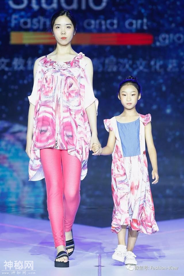 “童装课·光色星球——2020海派儿童时尚趋势发布”系列秀展在沪举行-8.jpg
