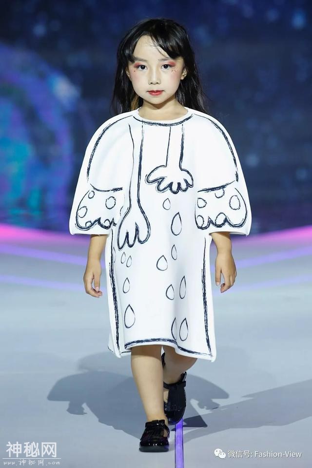 “童装课·光色星球——2020海派儿童时尚趋势发布”系列秀展在沪举行-20.jpg