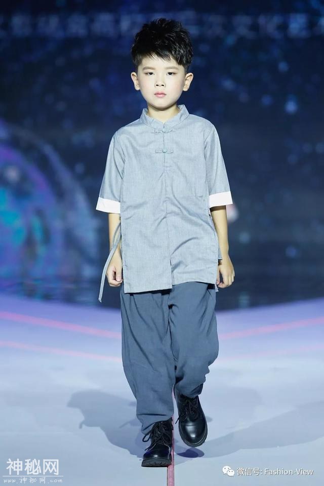 “童装课·光色星球——2020海派儿童时尚趋势发布”系列秀展在沪举行-31.jpg