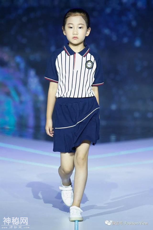 “童装课·光色星球——2020海派儿童时尚趋势发布”系列秀展在沪举行-37.jpg