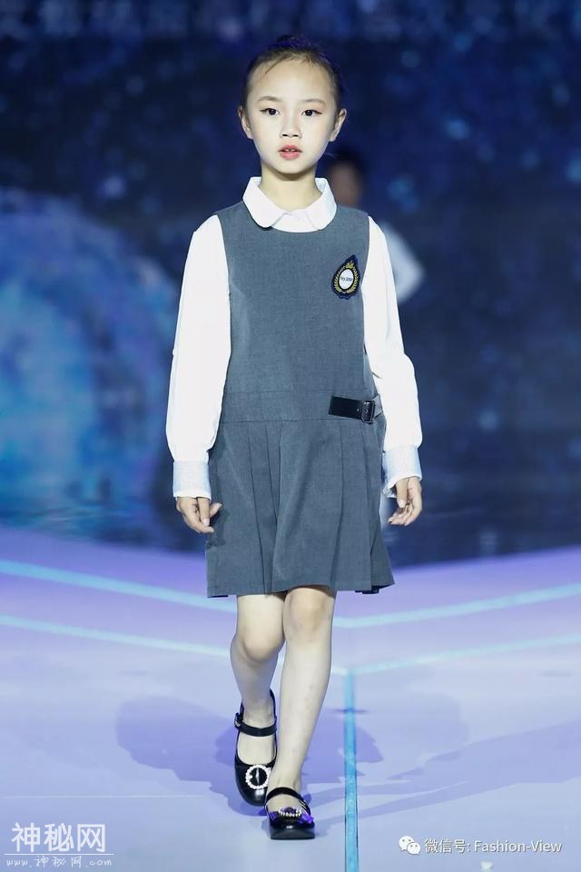 “童装课·光色星球——2020海派儿童时尚趋势发布”系列秀展在沪举行-36.jpg