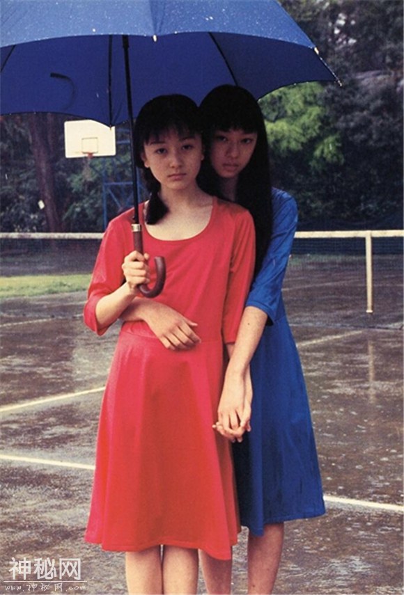 1997年日本女孩罕见老照片：有一现象让人不寒而栗，图5像恐怖片-2.jpg