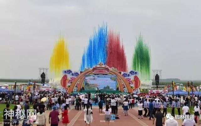 2019年查干湖蒙古族民俗文化旅游节盛大开幕 阿勒泰地区歌舞团倾情助演-3.jpg