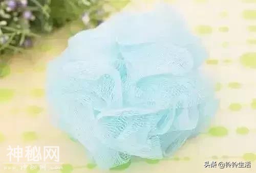 老婆把马桶刷摆在马桶上，解决了滋生细菌的源头-4.jpg