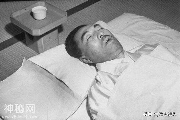 日本投降后狂徒们太能作：高层自裁有绝技，女学生这样报国太天真-5.jpg