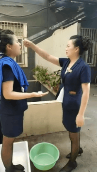 搞笑GIF：我第一眼看到你，我就知道投错胎了-2.jpg