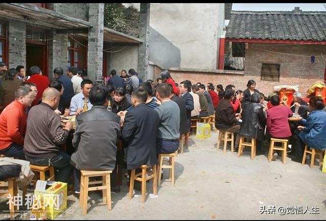 让人尴尬而无奈的民间风俗-4.jpg