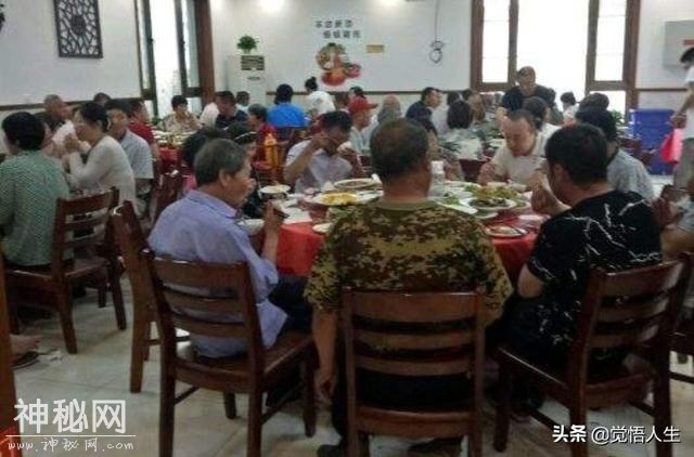 让人尴尬而无奈的民间风俗-2.jpg