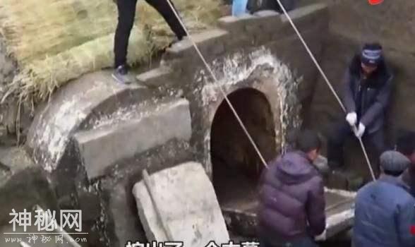 男子被称为盗墓界祖师爷，考古队请他出手，竟挖出“千年美女”-2.jpg