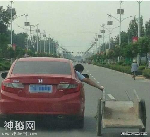 搞笑内涵：我在想，你为啥每天让我吃大葱沾酱-8.jpg