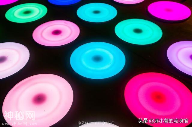 江浙沪最美灯光节，道教名山摇身一变成霓虹灯海，游客直呼太美了-8.jpg
