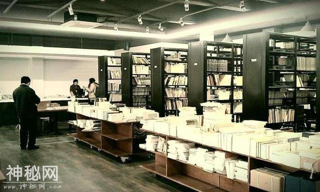复旦大学鹿鸣书店：人文书香一瓣-32.jpg
