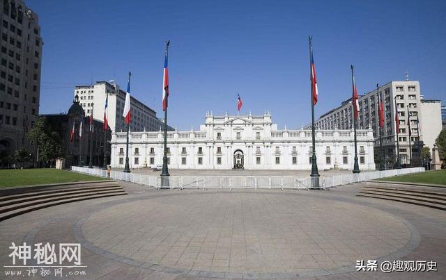 全球国土最狭长的国家，只有中部可以住人，如今却成地区最富国-3.jpg