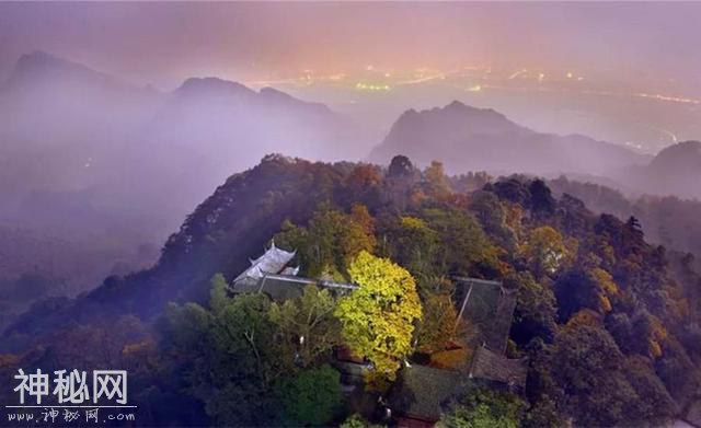 这座山是道教天师祖庭，却被说成是“鬼山”，白素贞曾在此修炼？-2.jpg