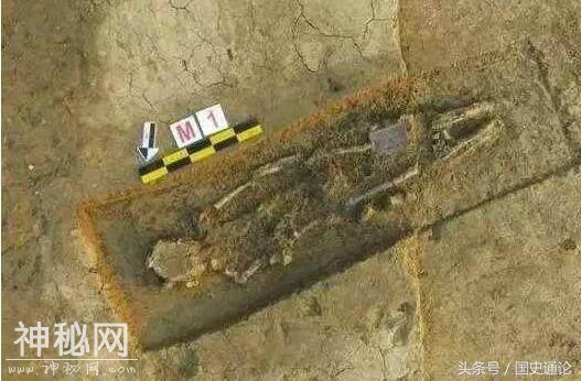 打开清朝古墓，专家却发现里面葬的一米九的巨人竟是“刘罗锅”-4.jpg