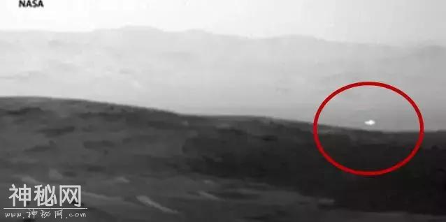 有史以来最高清UFO照片：美国承认，在火星拍到低空飞行“UFO”-3.jpg