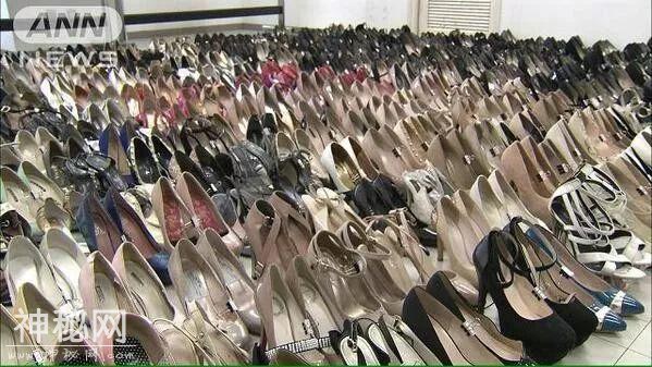 日本女生上完游泳课，发现全班女生的内裤全部消失-13.jpg