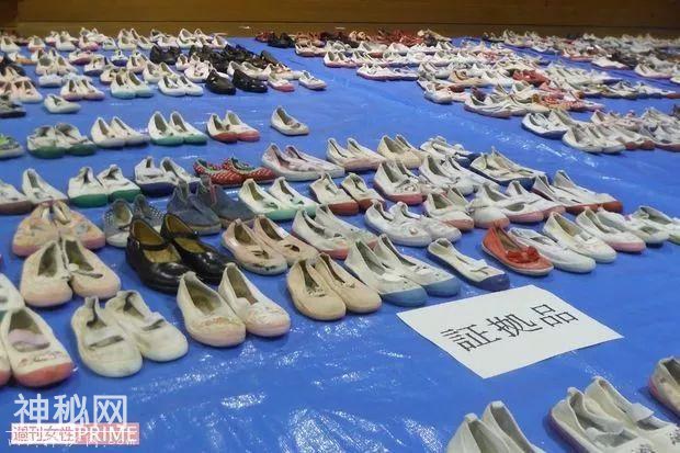 日本女生上完游泳课，发现全班女生的内裤全部消失-15.jpg