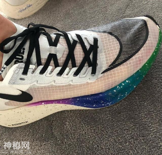 Nike NEXT% 的新配色来了！彩虹色科幻涂装，还是鸳鸯鞋-9.jpg